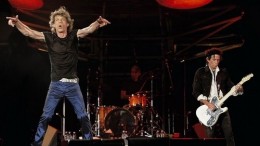 mick-jagger-rolling-stones-stage
